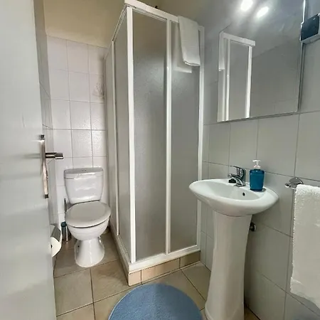 公寓 Front House 蓬塔德尔加达