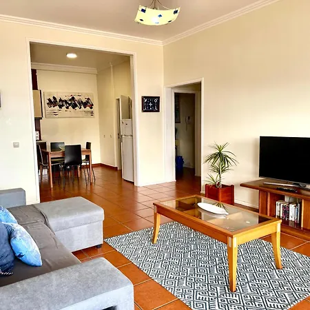 Front House Ponta Delgada
