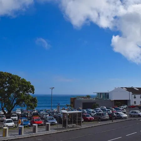 Front House Ponta Delgada