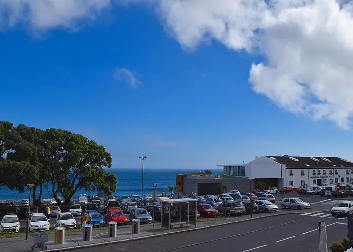 Front House Ponta Delgada